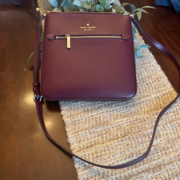 kate spade Handbags - Kate Spade Sadie North South Crossbody
